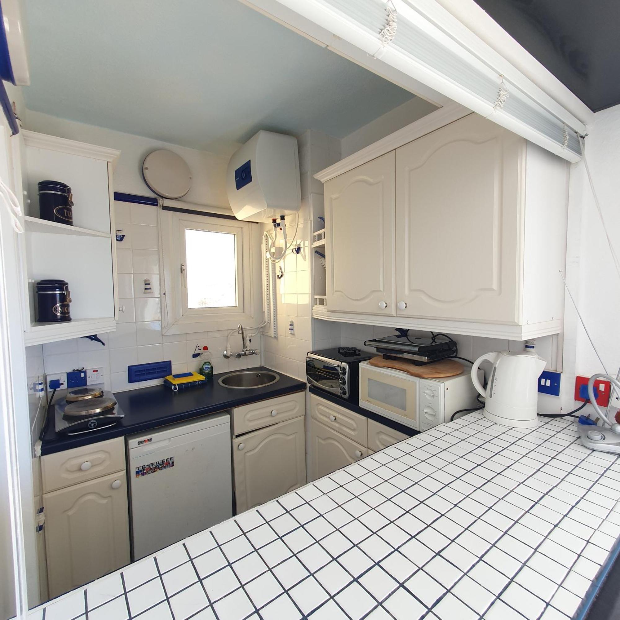 Panoramic Seaview Las Vistas Beach Studio Apartment アロナ エクステリア 写真